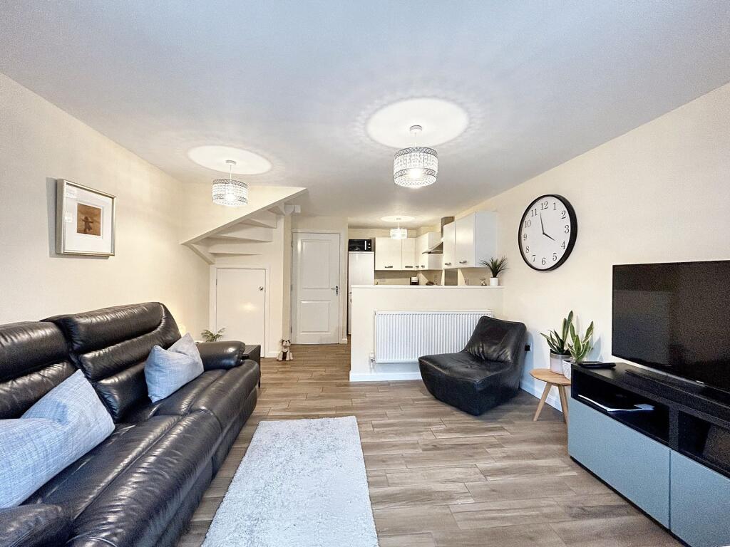 Lounge/Dining Area