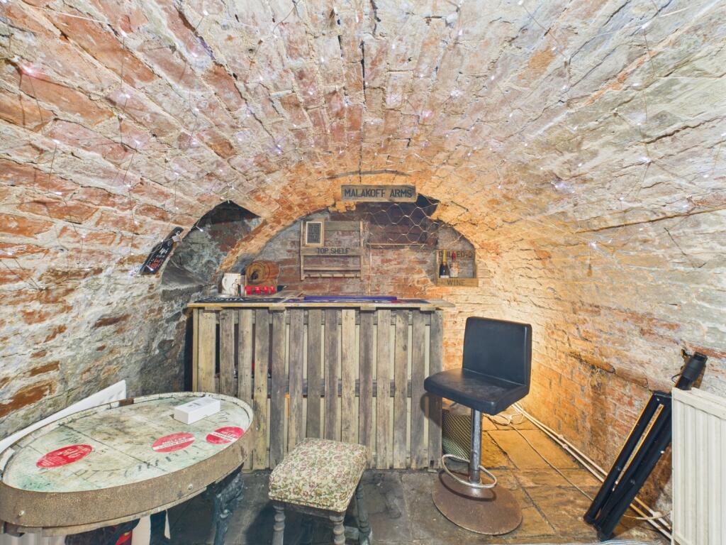 CAM03729G0-PR0109-STILL017