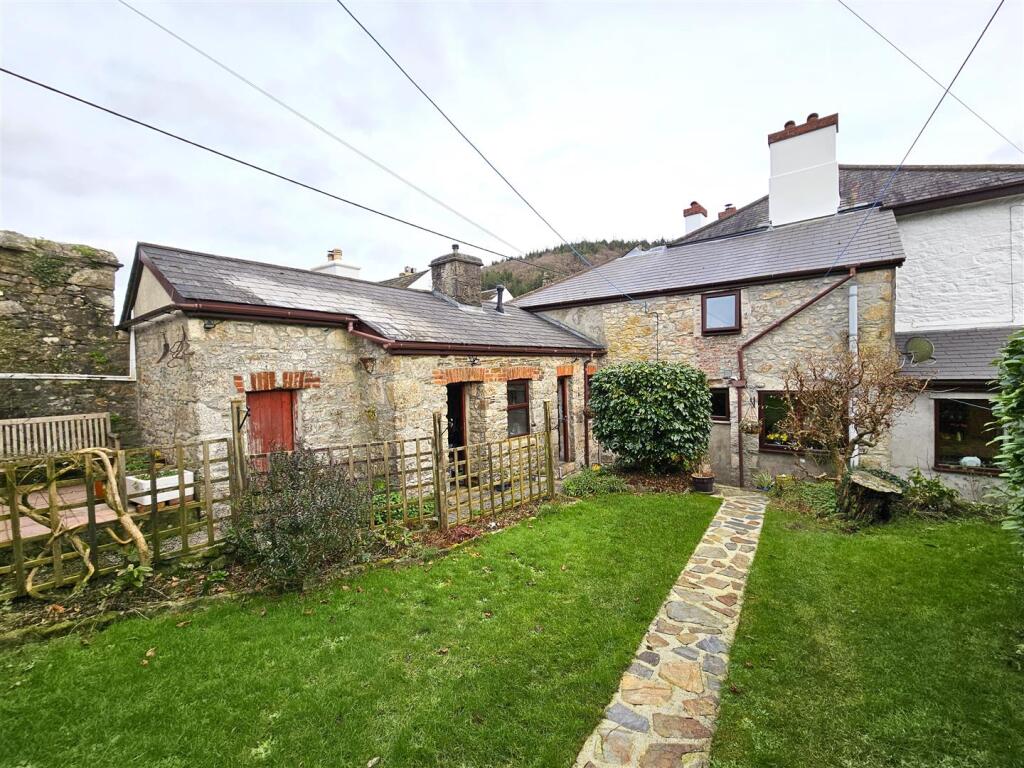 Utility and Store to Rear.jpg