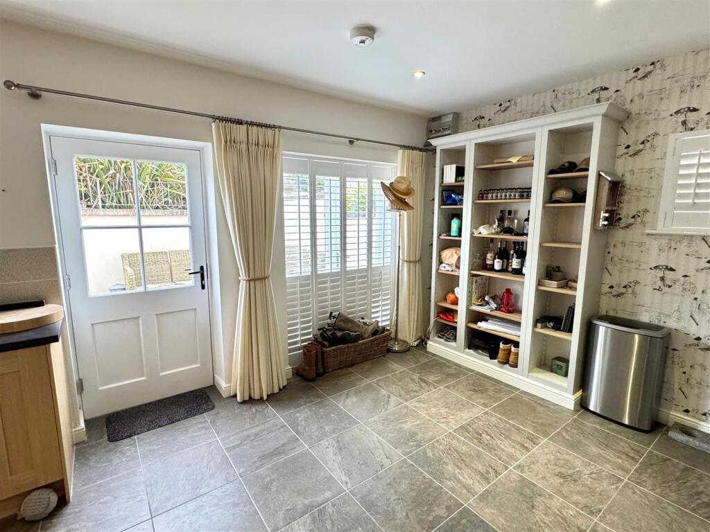 27 Stret Caradoc Kitchen
