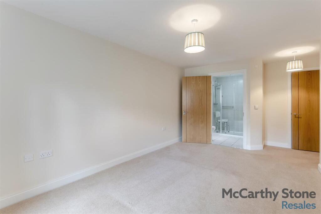 8666637-interior02.jpg