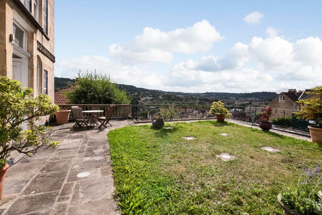 Flat 5, 28, Upper East Hayes Bath, BA1 6LP-15.jpg