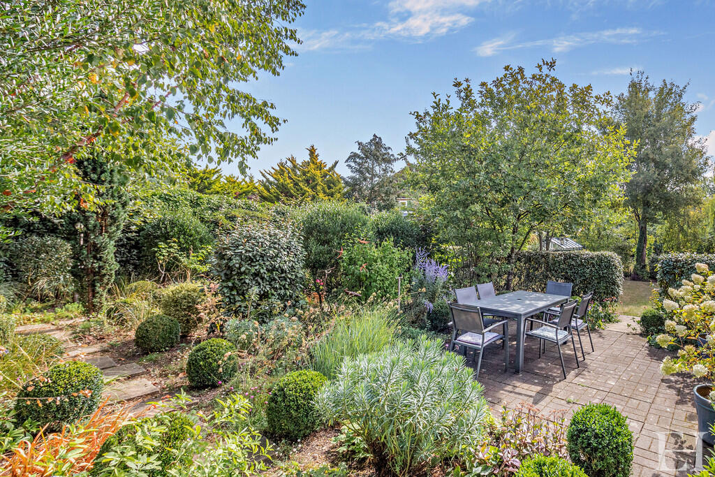 8658864-exteriorW...