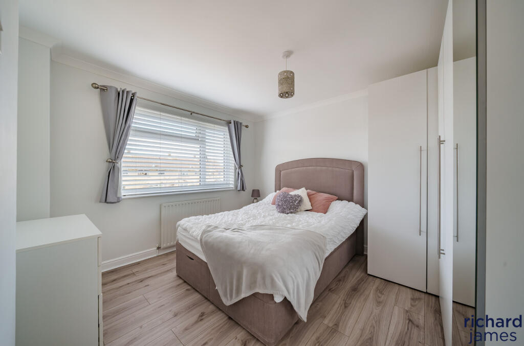 70c6bd906184416f9ea1d72239dea378