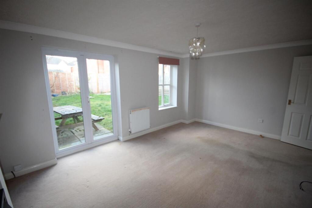 1. living room 2.JPG