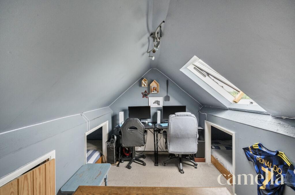 Attic Room / Office