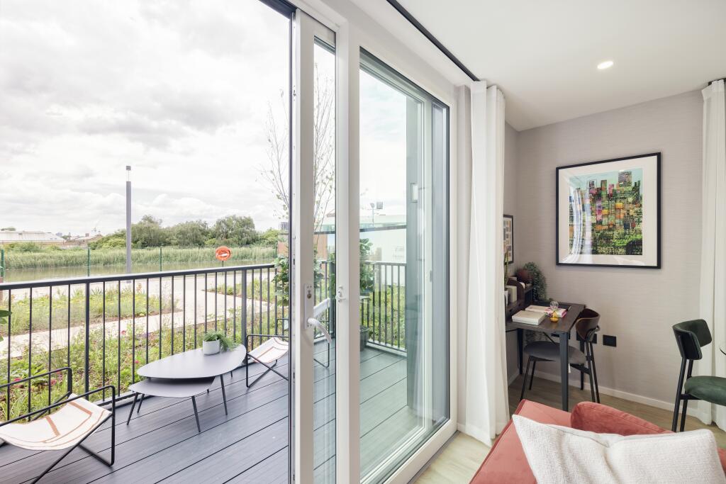 Poplar Riverside- show apartment
