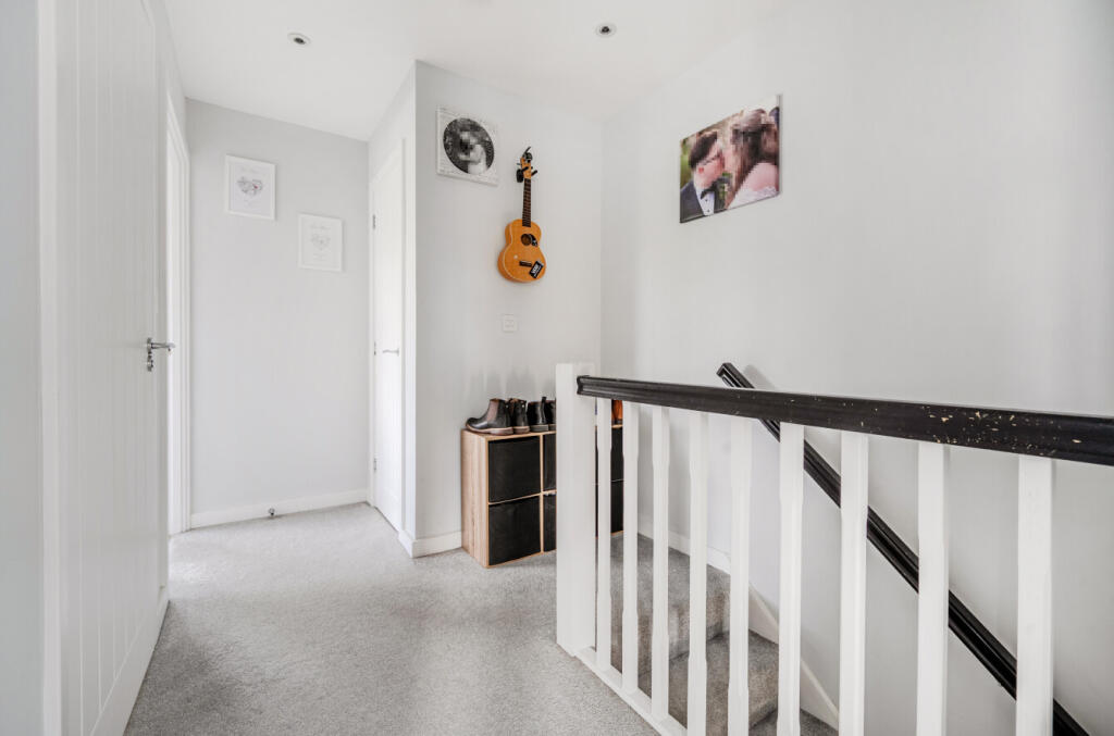 1377370-11-690caf...