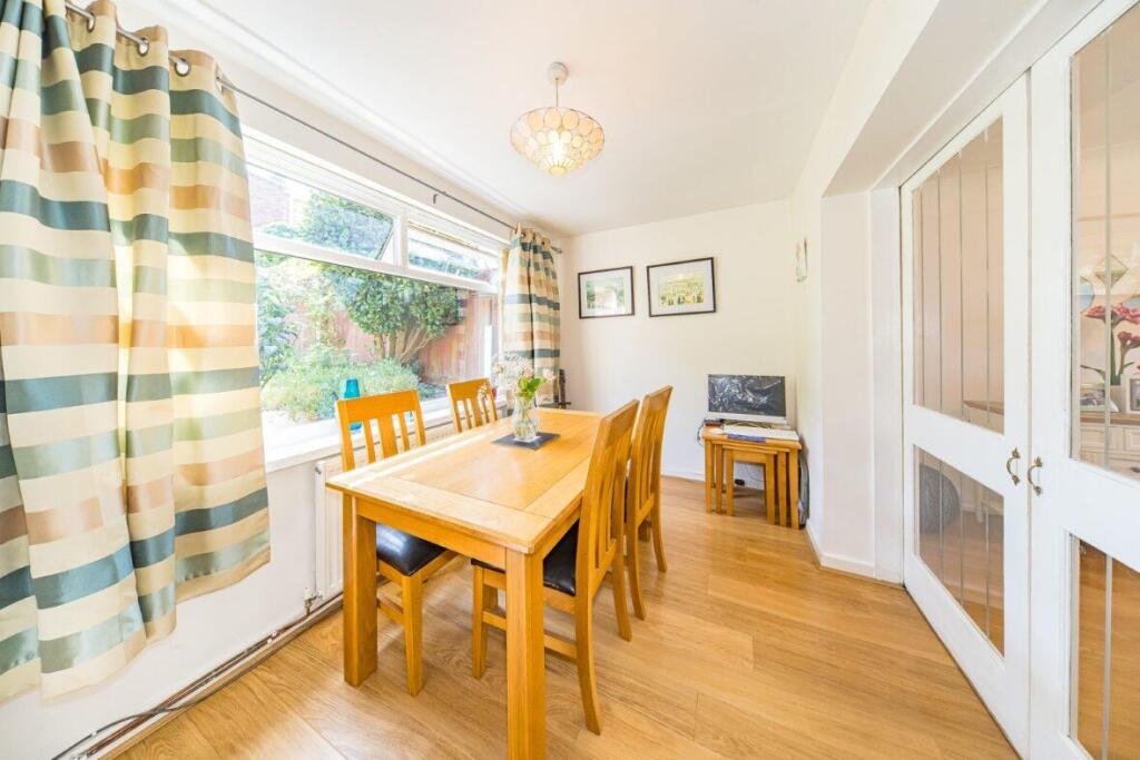 9 Pratt Road dining room.jpg