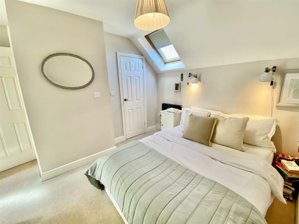 PRINCIPAL BEDROOM SUITE
