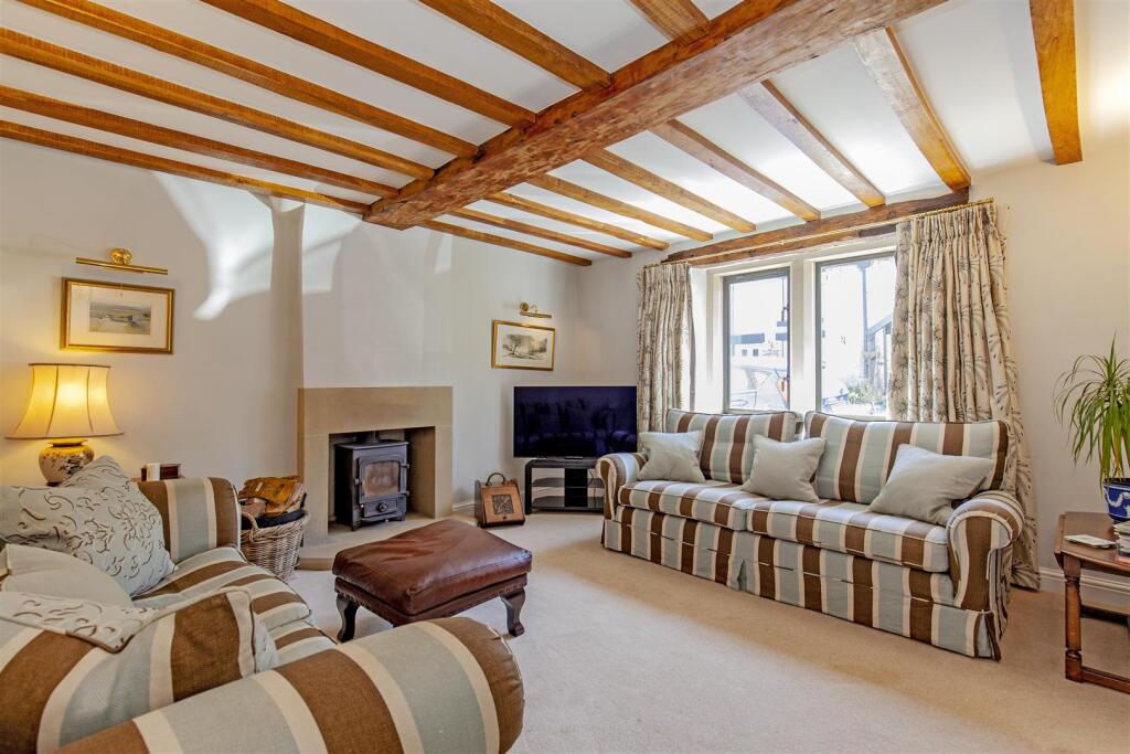 Reception Room-1.jpg