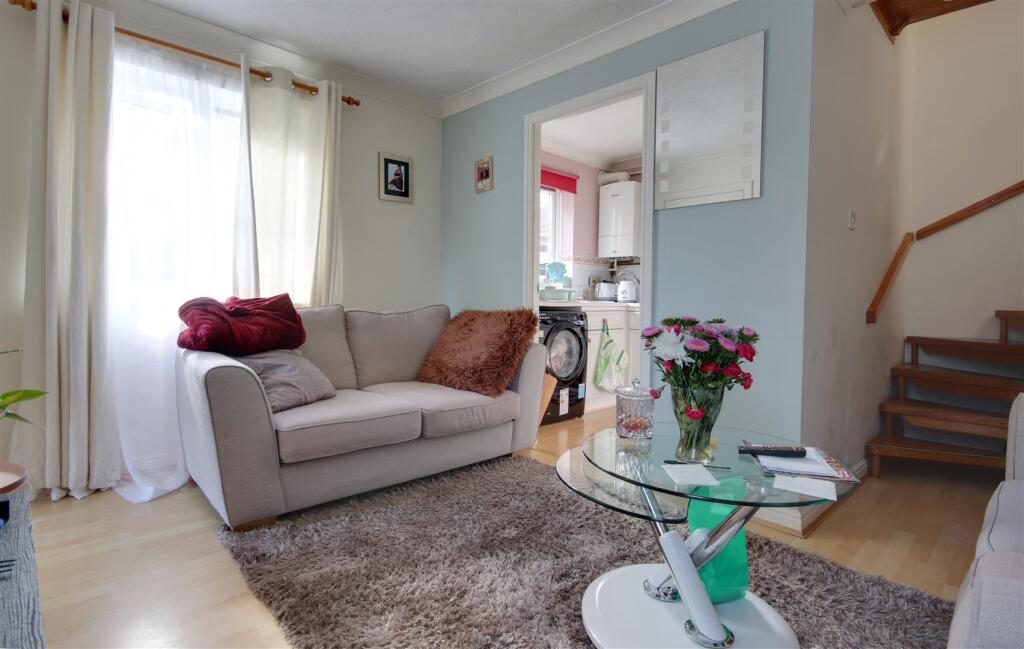 Living room 2.jpg