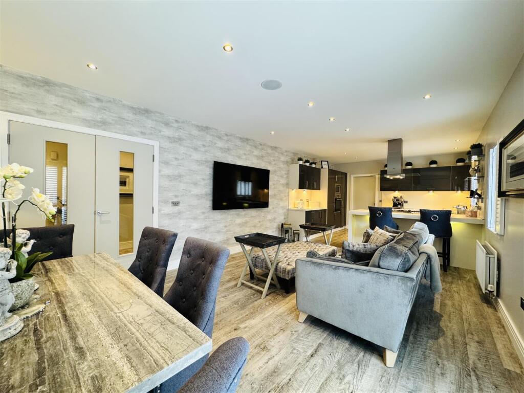 Kitchen/Dining