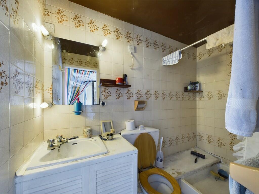 CAM02060G0-PR0216...