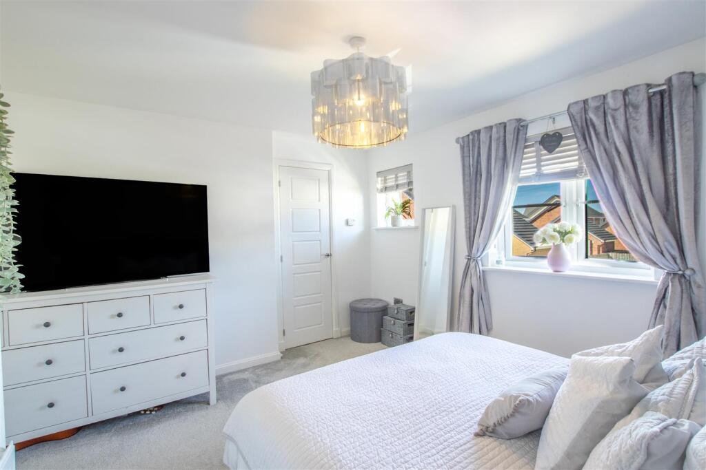 main.bedroom.jpg