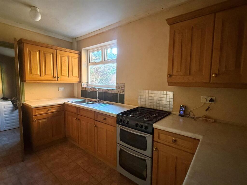 62 QVS - Kitchen.jpg