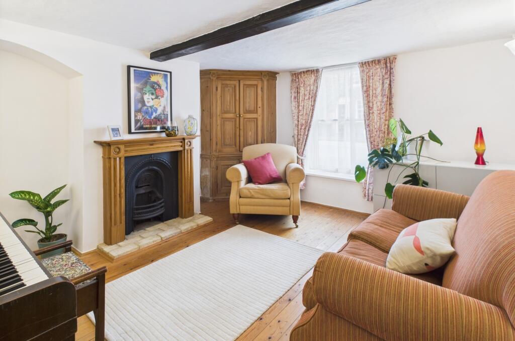 CAM02519G0-PR0293-STILL009 (1)