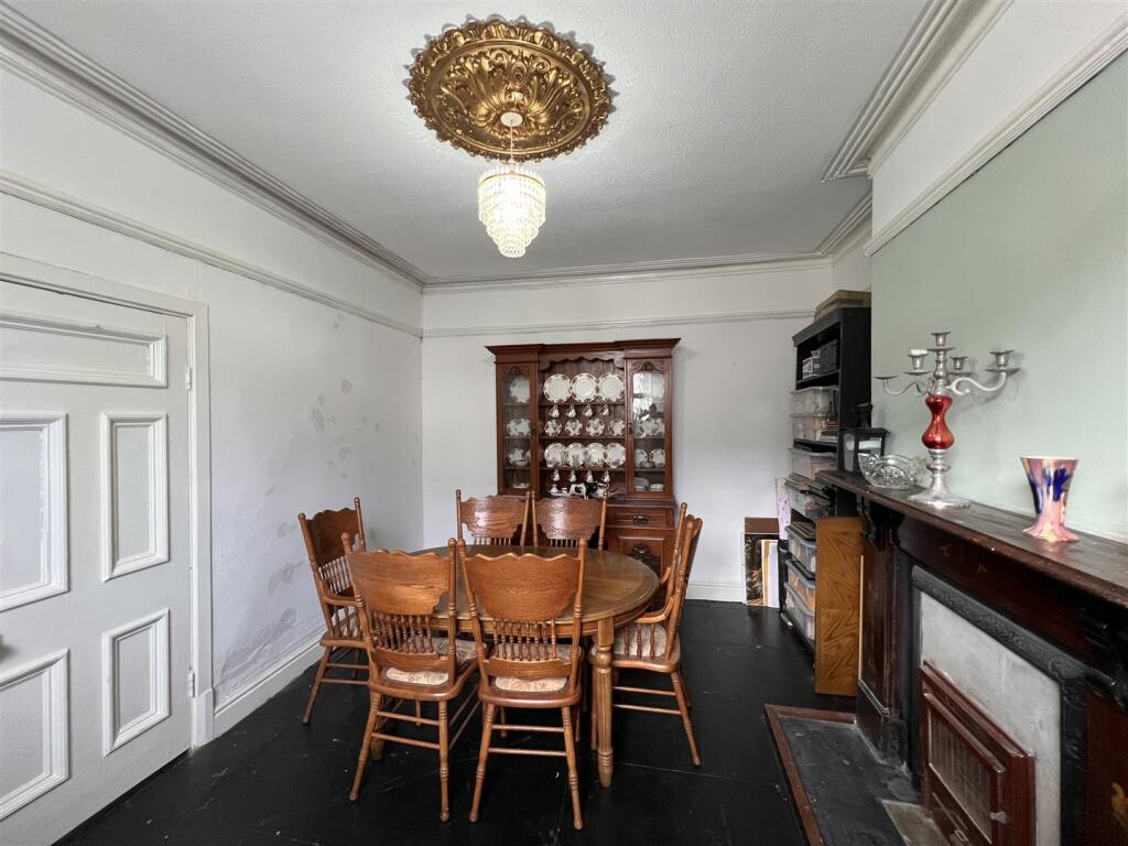 Livingroom1.JPG