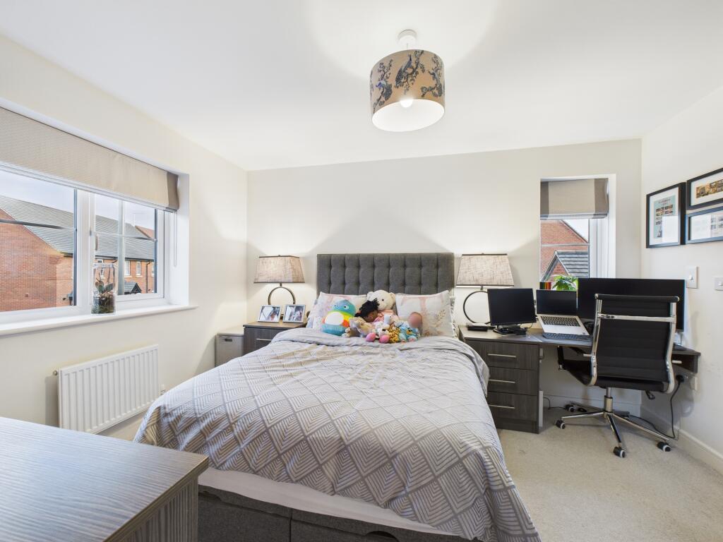 CAM04825G0-PR0221-STILL011