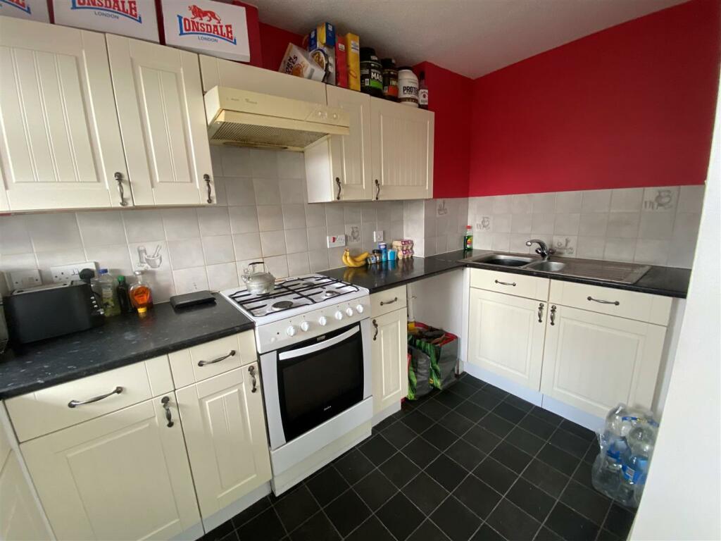Kitchen 1.jpg