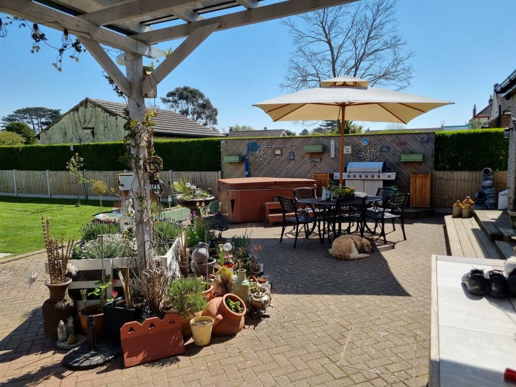 ALTERNATE VIEW OF GARDEN (1)