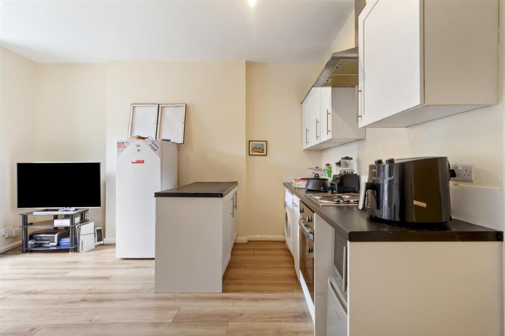 FLAT 1 10 COWPER ROAD-002.JPG