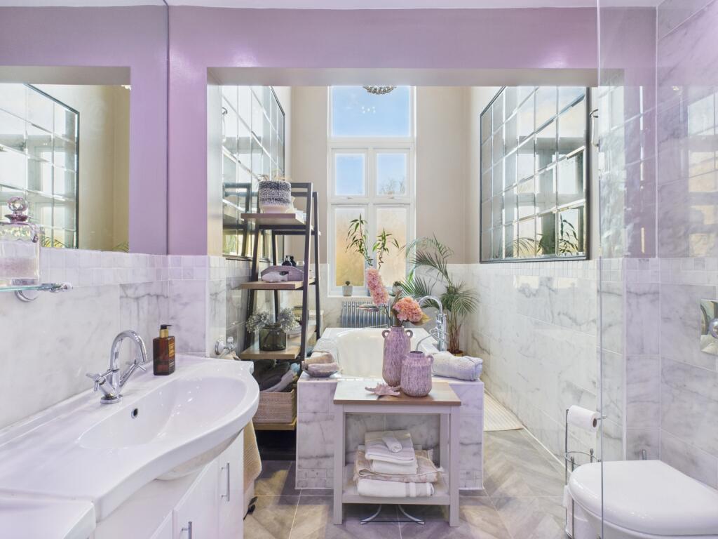 CAM03729G0-PR0188-STILL011