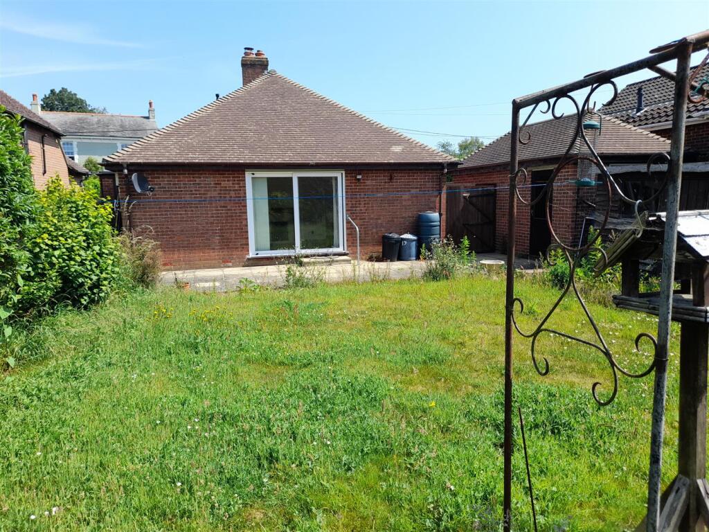 Rear garden 3.jpg