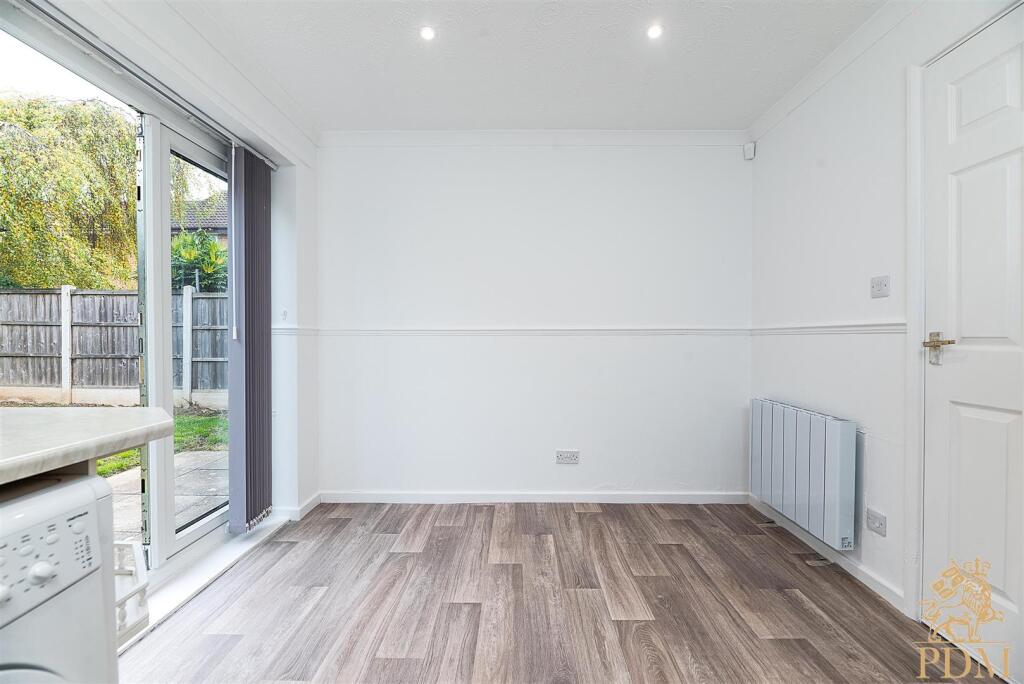 12 Chapman Court (10 of 21).jpg