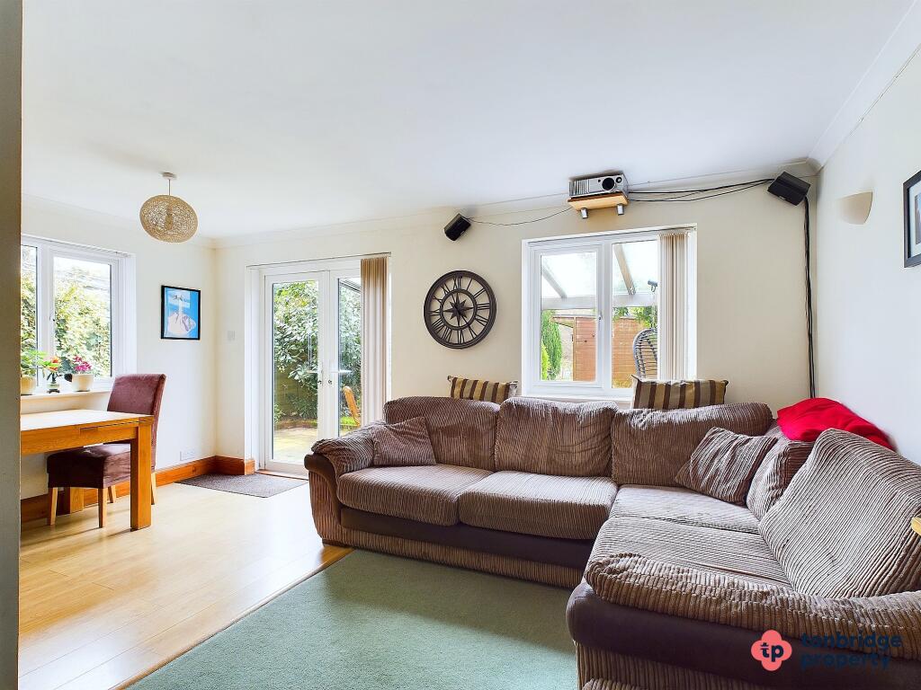 CAM03742G0-PR0016-STILL049