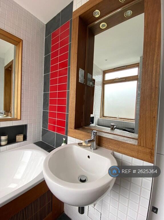 En-Suite Master Bathroom