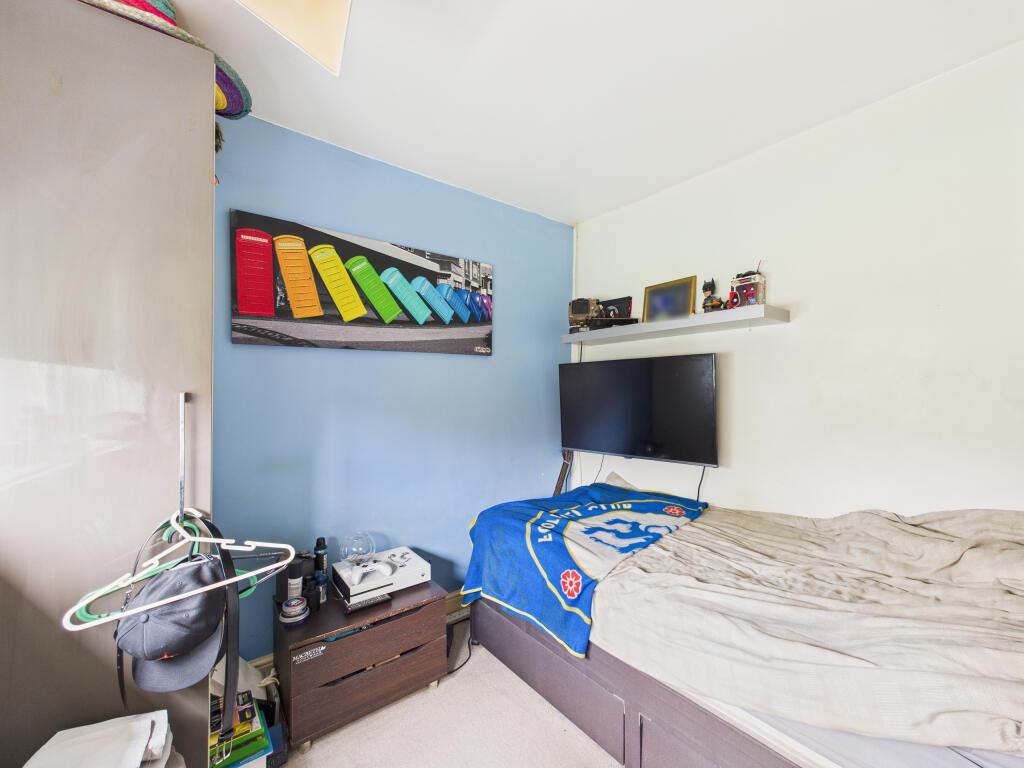 CAM01354G0-PR0613-STILL009