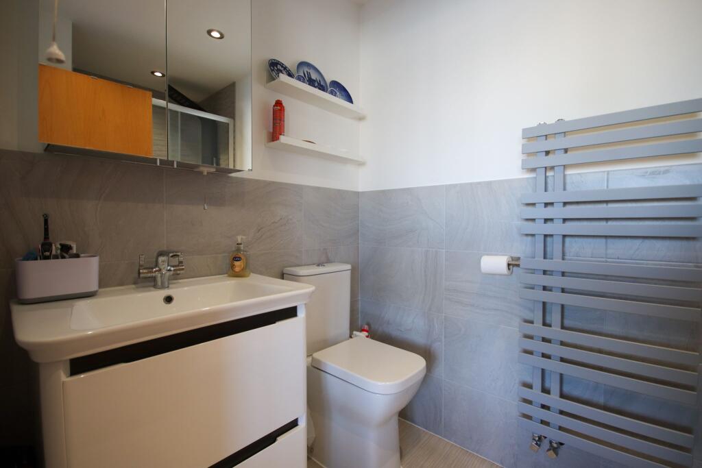 En Suite for Main Bedroom