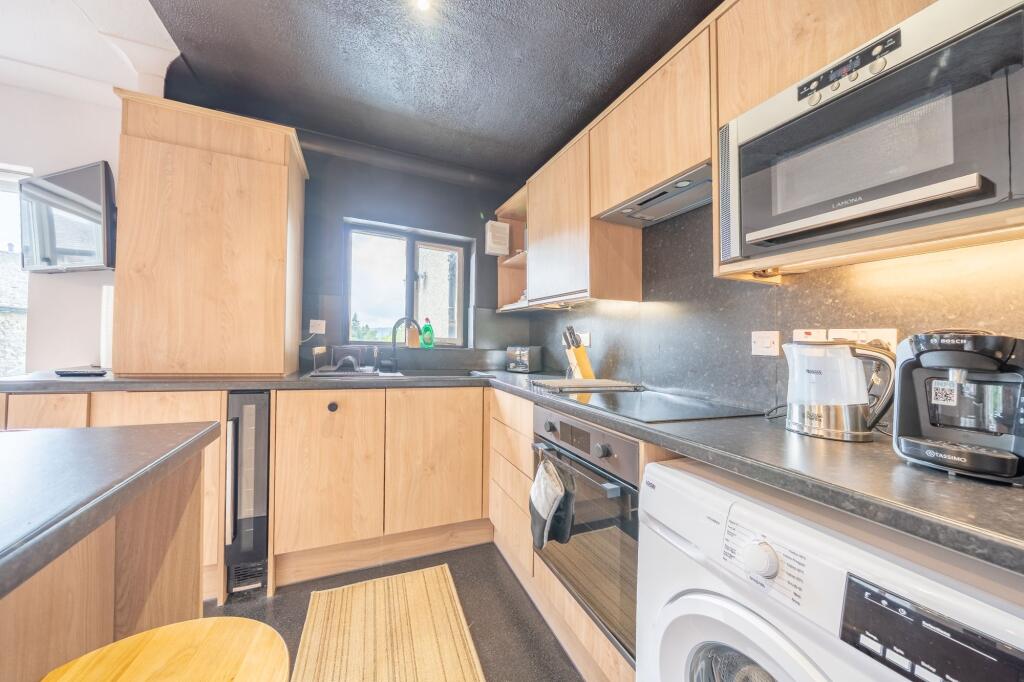 OPEN PLAN LIVING AREA