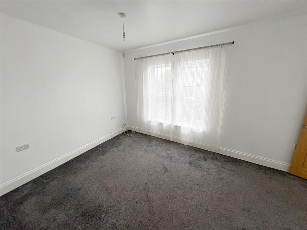 Lounge dining room.jpg