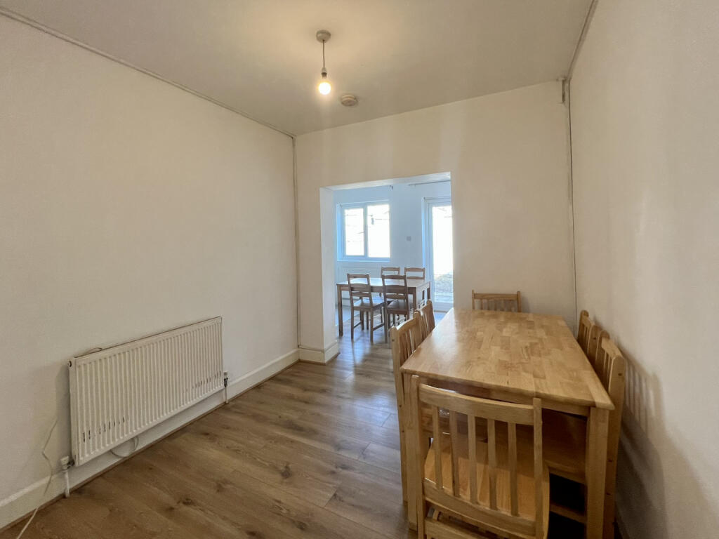 6 Bedroom Mid Terraced House to let in Tooting