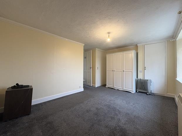 Bedroom 1 (2)