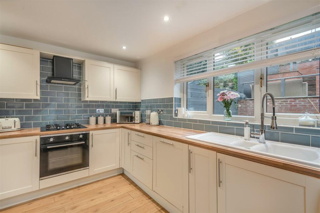 8627565-interior01.jpg