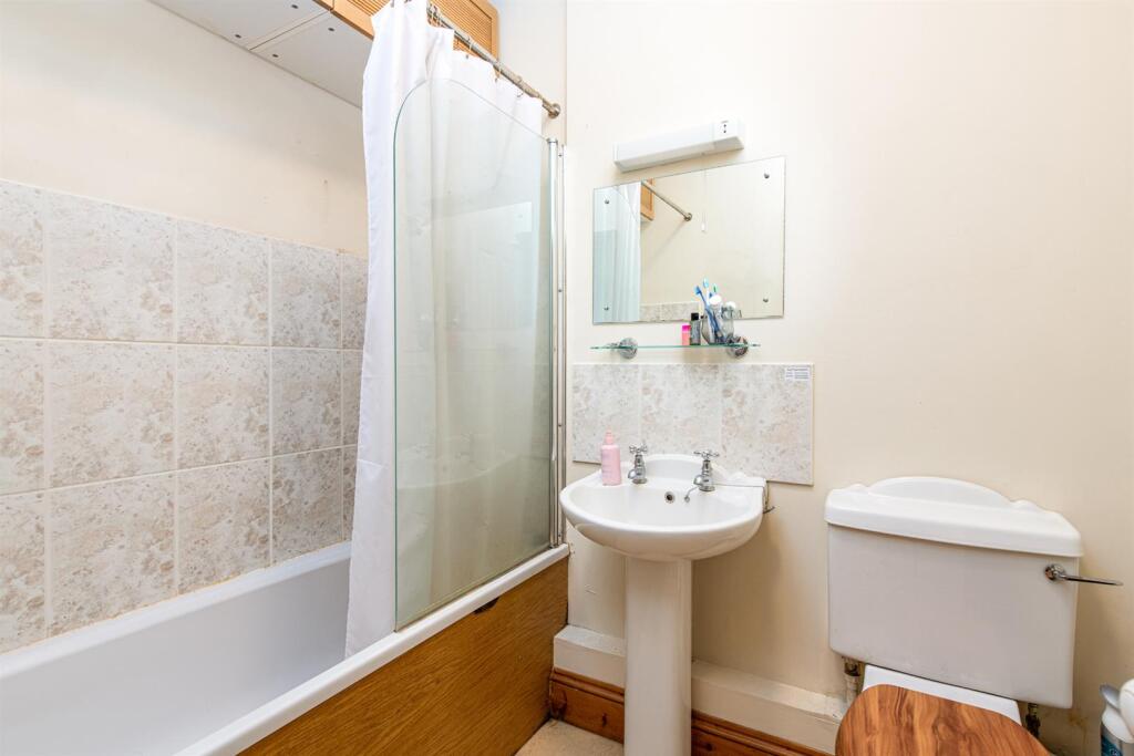 Bathroom.jpg