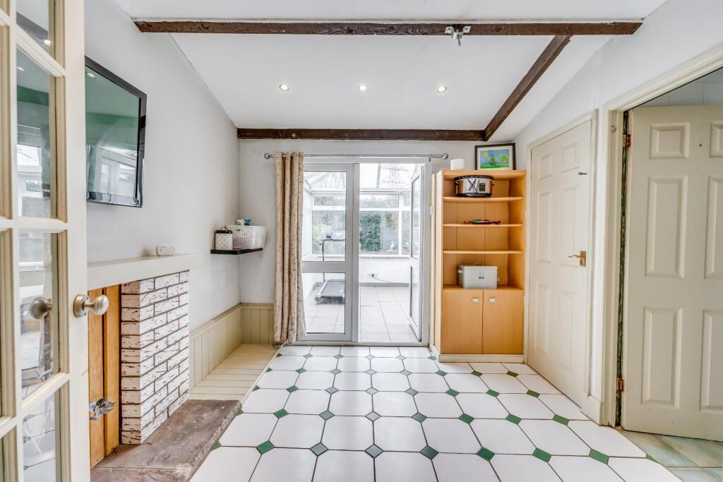 6 Graitney Close Cleeve-29.jpg