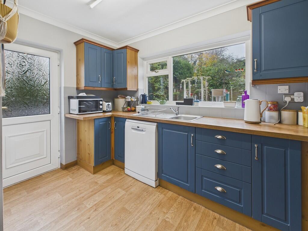 CAM04273G0-PR0217...