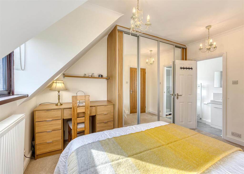 75 Birches Road-bed1b.jpg