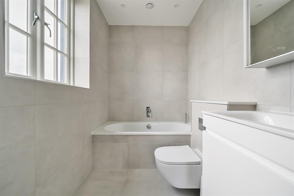 En-suite bathroom