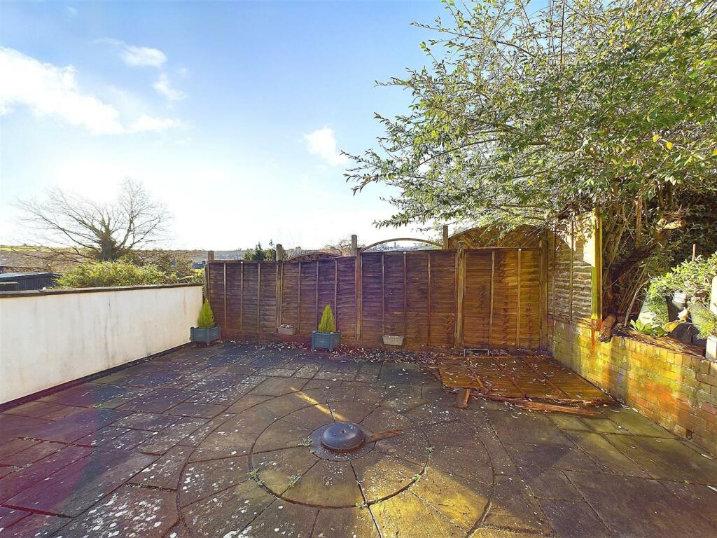 14 - THREE BEDROOM FAMILY HOUSE IN BISHOPSWORTH.jp