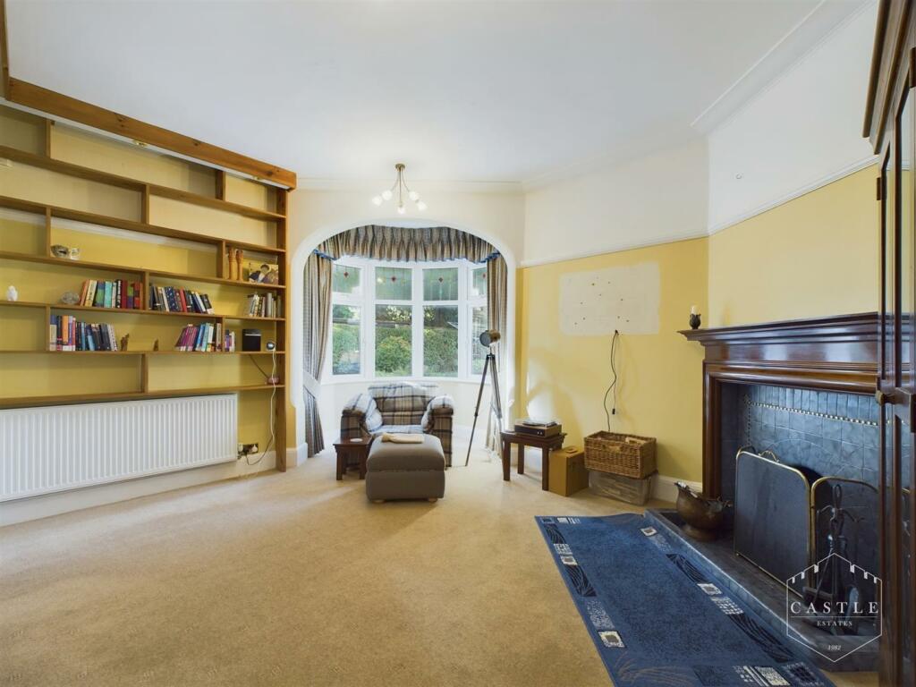 SITTING/FAMILY ROOM