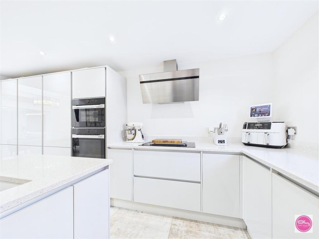 Cranfield Avenue, Church Gresley (8).jpg