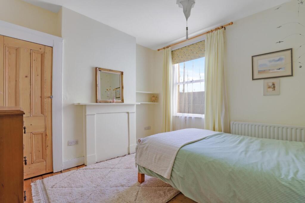 02-2b97JHPropWorld - 112 Friern Road - 28.jpg