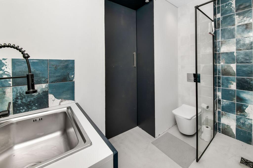 GROUND FLOOR WETROOM