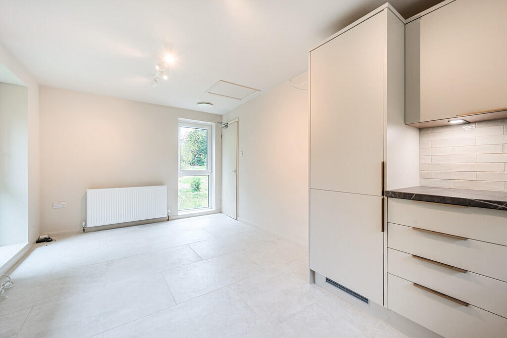 Living/dining are...