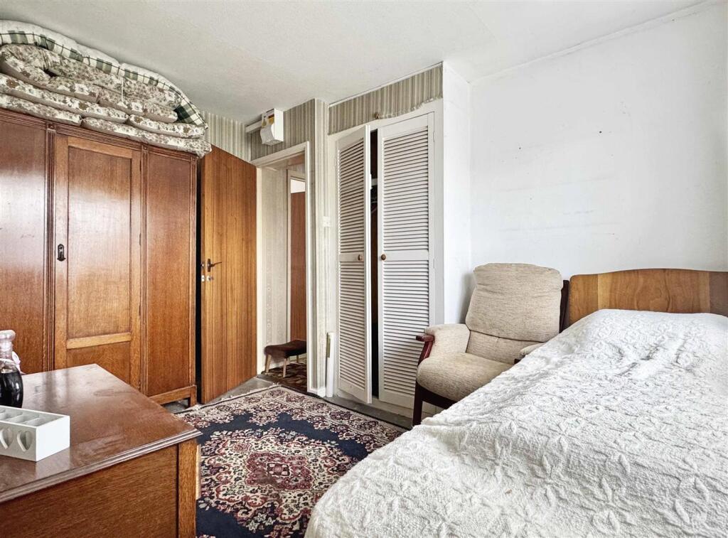 Bedroom 4.jpg